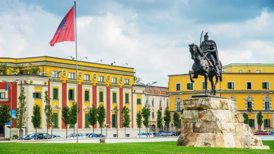 9-qytetet-me-te-lira-dhe-me-me-stil-ne-evrope-per-kete-vere,-mes-tyre-edhe-tirana