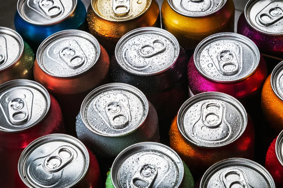pijet-energjike-dhe-rreziku-per-zemren:-cfare-duhet-te-dini-para-se-t’i-konsumoni
