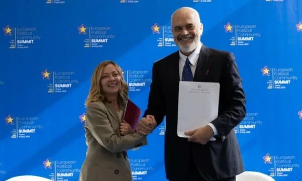 marreveshja-per-pensionet,-meloni-i-dorezon-rames-dokumentin:-shqiptaret-perfitojne-nga-1-qershori