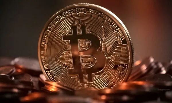 bitcoin-arrin-nivelin-me-te-larte-historik-me-mbi-109-mije-dollare