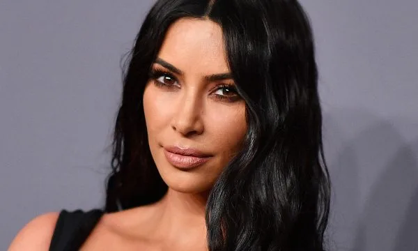 zbulohet-shuma-e-madhe-me-te-cilen-kim-kardashian-i-paguan-10-dadot-e-saj