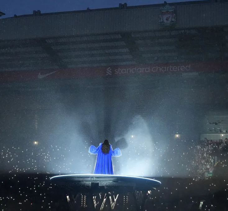 fc-liverpool-falenderon-dua-lipen-per-koncertin-ne-“anfield”