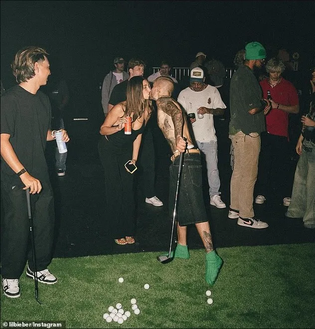 justin-bieber-publikon-nje-fotografi-te-rralle-nga-femijeria-me-ozzy-osbourne-ne-nje-permbledhje-imazhesh-nga-festa-e-albumit-te-ri