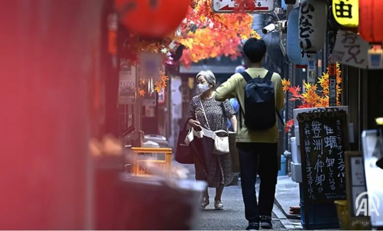 nje-vend-robotesh-dhe-trenash-me-shpejtesi-te-larte-qe-ende-perdor-faksin:-pse-gjiganti-i-teknologjise-japonia-eshte-kaq-vone-me-dixhitalizimin?