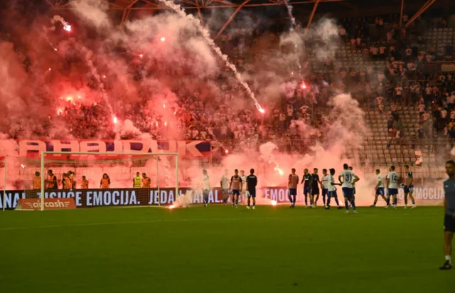 nuk-ia-falin-eliminimin-nga-dinamo-city,-ultrasit-e-hajdukut-sulmojne-me-fishekzjarre-lojtaret-e-tyre