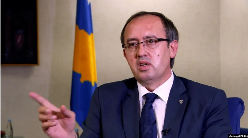 letra-e-be-se-ndaj-kurtit,-hoti:-keshtu-shkaterrohet-besimi-i-aleateve-ne-institucionet-shteterore