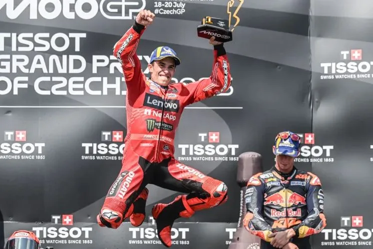 moto-gp/-boterori-zbarkon-ne-barcelone,-markez:-mberrij-ne-forme-te-madhe