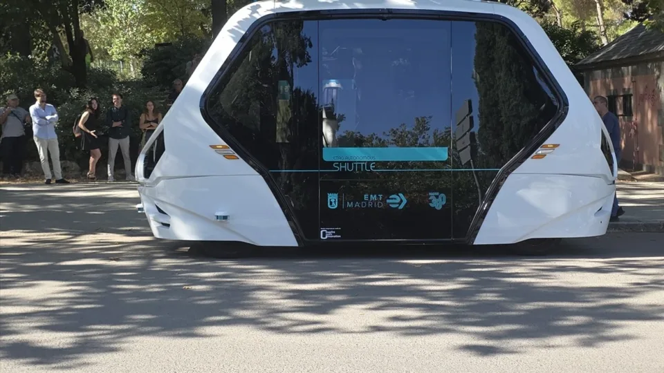 autobusi-elektrik-pa-shofer-ne-transportin-publik-shihet-ne-madrid
