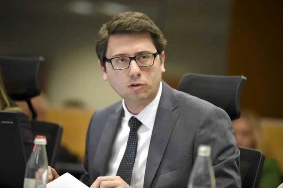 begati-ne-sy-te-muratit,-ekonomia-e-kosoves-kulete-qe-gufon:-“jemi-te-paret-ne-rajon-me-rritje-ekonomike”