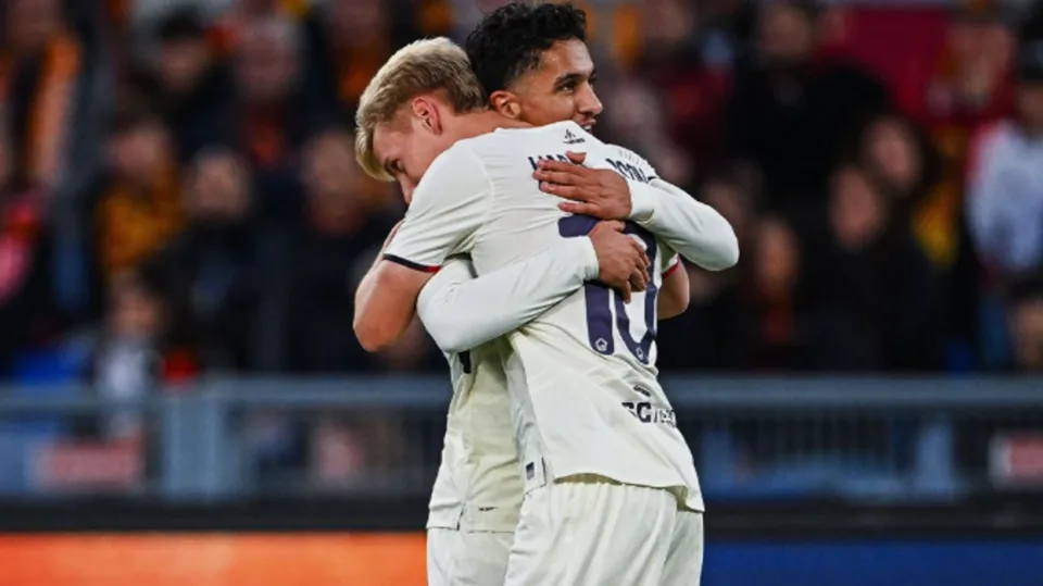 roma-ndalet-ne-shtepi,-portieri-i-lille-shpallet-hero-me-pritje-te-penalltive