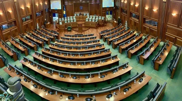 kuvendi-nen-mase-te-perkohshme,-kushtetuesja-ende-s’publikon-aktgjykimin