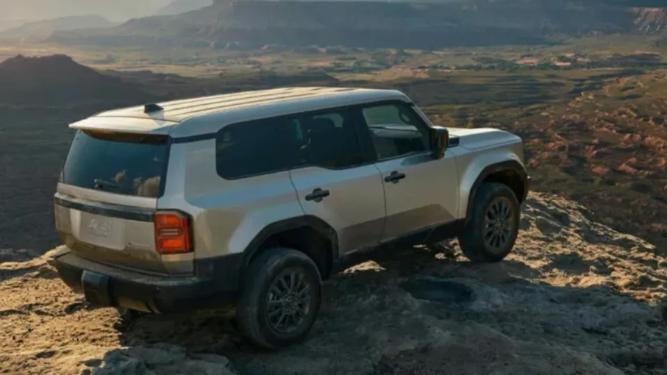 toyota-deshiron-te-krijoje-“drone-shoqerues”-per-makinat-ne-terrene-te-veshtira