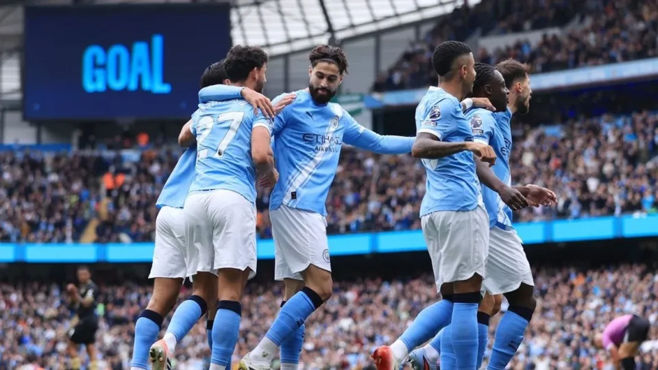 “po-mendoja-te-hiqja-dore”,-ylli-i-man-cityt-zbulon-se-ishte-gati-ta-linte-futbollin-per-te-luajtur-basketboll