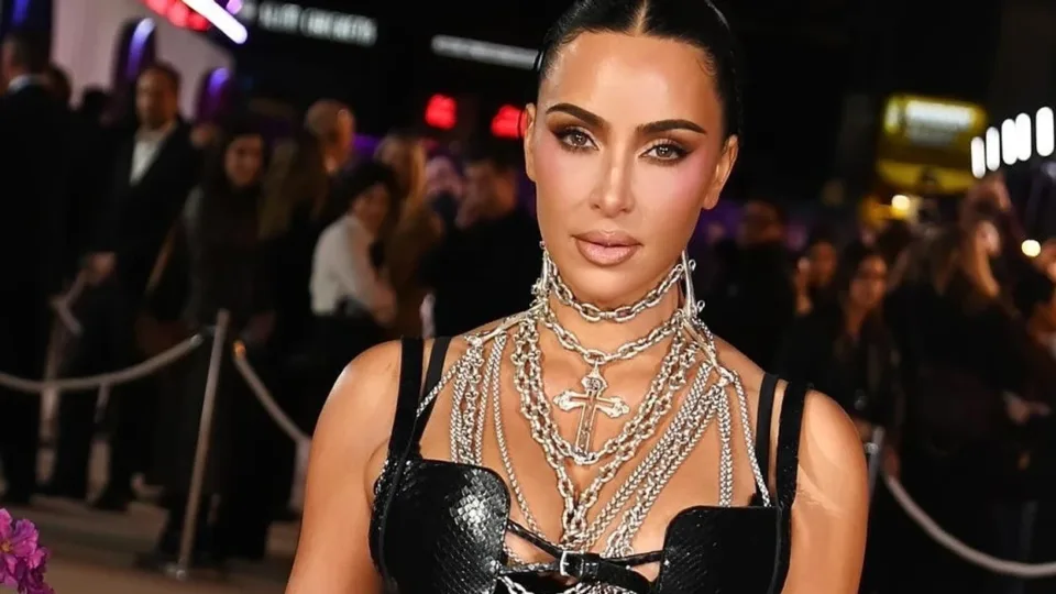 kim-kardashian-flet-hapur-pas-diagnozes-se-aneurizmes-ne-tru