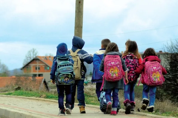 per-pese-vjet-mbi-21-mije-nxenes-me-pak-ne-shkolla