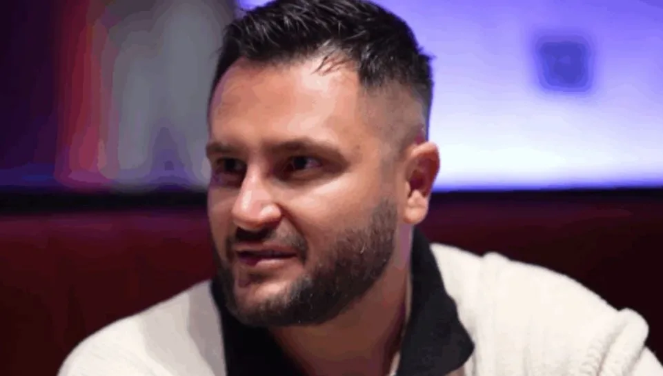 me-bukuroshen-me-te-madhe-ne-krah,-bes-kallaku-me-ne-fund-publikon-foto-me-vajzen-e-zemres