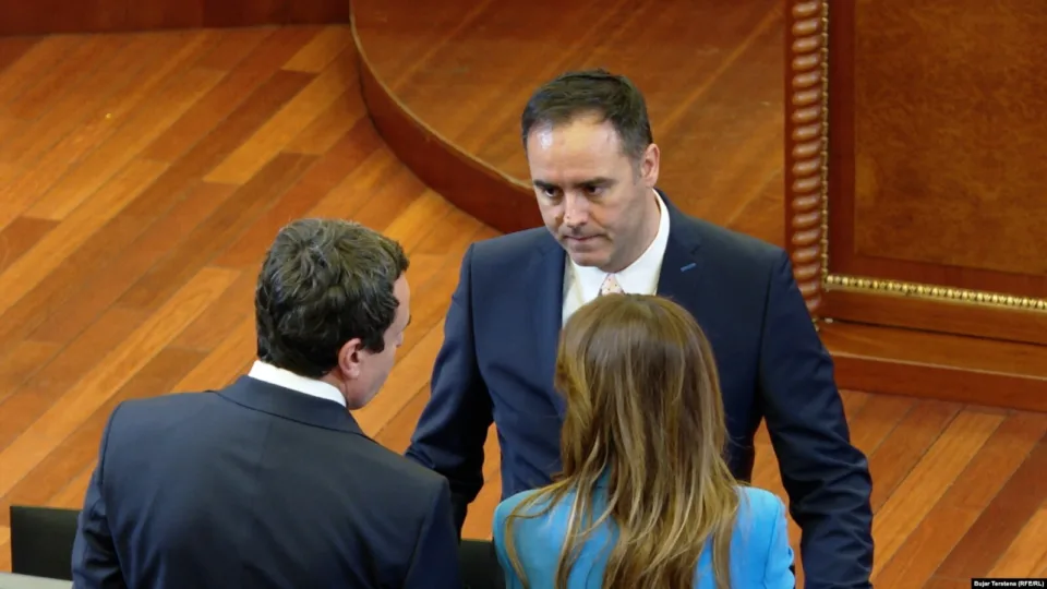 glauk-“konsensual”-konjufca-merr-“jo”-te-madhe-nga-ish-opozita:-per-kryetar-te-kuvendit-i-kishte-mbi-80-vota