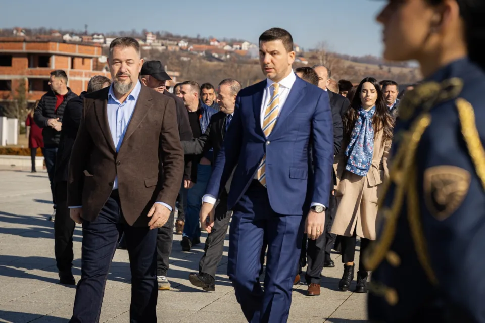 sami-lushtaku:-doreheqja-e-krasniqit,-le-te-shenoje-nje-moment-qe-unifikon-edhe-me-teper-pdk-ne