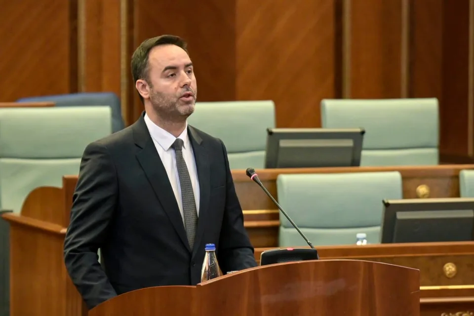 seanca-e-mandatarit:-konjufca-pa-vota,-qeveria-e-tij-“sekret”?