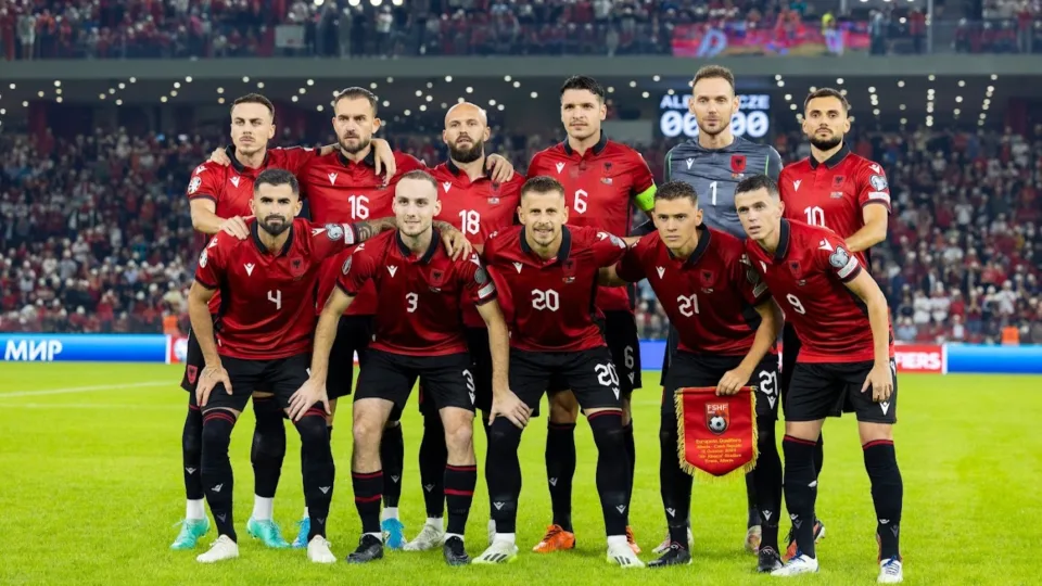 perballja-shqiperi-angli,-policia-ndermerr-nje-sere-masash