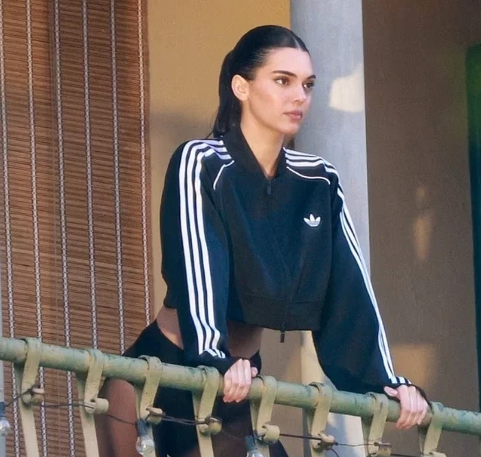 kendall-jenner-rremben-vemendjen-ne-fushaten-e-re-te-adidas-ne-pasadena