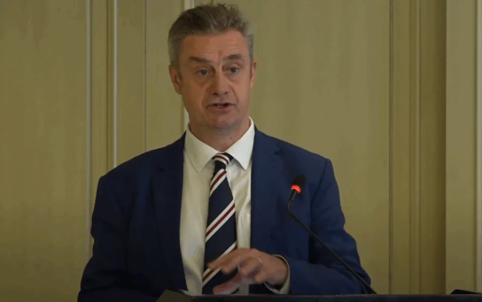 ambasadori-britanik-uron-kosoven-per-kualifikimin:-mezi-pres-ndeshjen-e-se-martes