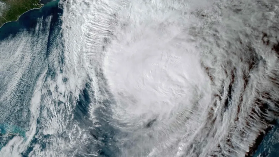 a-po-behet-deepmind-i-google-“parashikuesi-me-i-shpejte”-i-uraganeve?