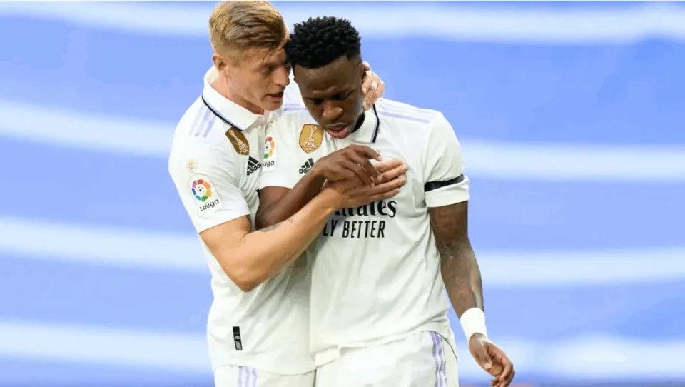 kroos-per-viniciusin:-dukej-sikur-i-gjithe-ekipi-ndikohej-nga-sjellja-e-tij