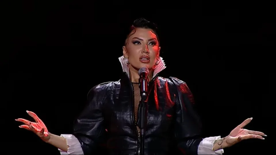 dafina-aliu-magjeps-publikun-me-interpretimin-“e-forte-si-arre”-ne-festivalin-kenga-magjike-–-krahasohet-me-ikonen-vace-zela