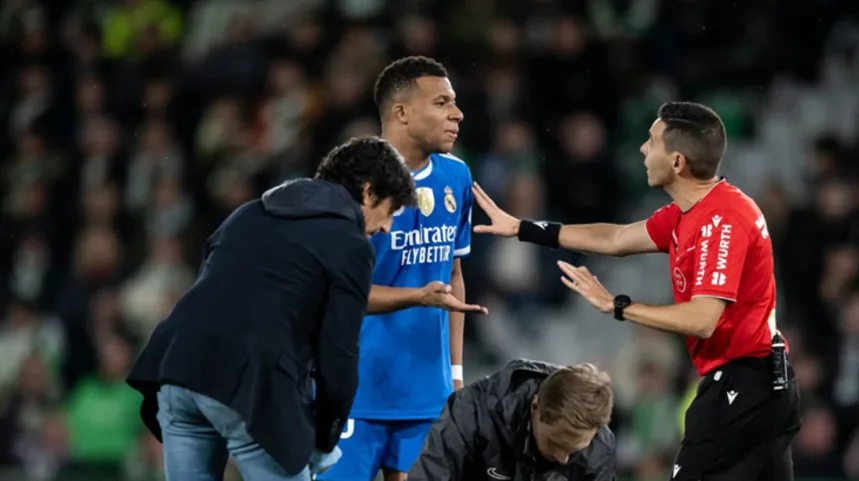 mbappe-mund-te-marre-nje-pezullim-te-rende,-e-ofendoi-gjyqtarin