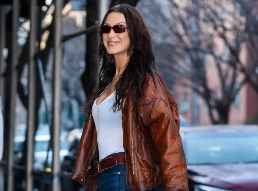 sa-here-bella-hadid-vesh-keto-atlete,-te-bind-te-kesh-nje-pale-te-tuat