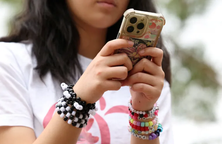 hyn-ne-fuqi-ndalimi-i-mediave-sociale-per-femijet-ne-australi