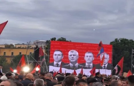 shkupi-neser-brohoret-fuqishem-per-drejtesi,-protesta-per-uck-ne-e-“djeresit”-mickoskin