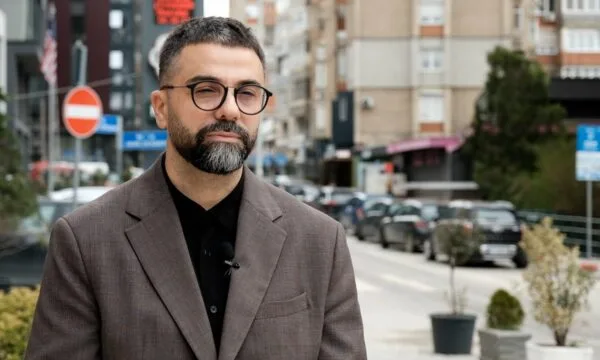 behrami:-qytetaret-jane-lodhur-nga-fushata-“kush-eshte-me-serb”