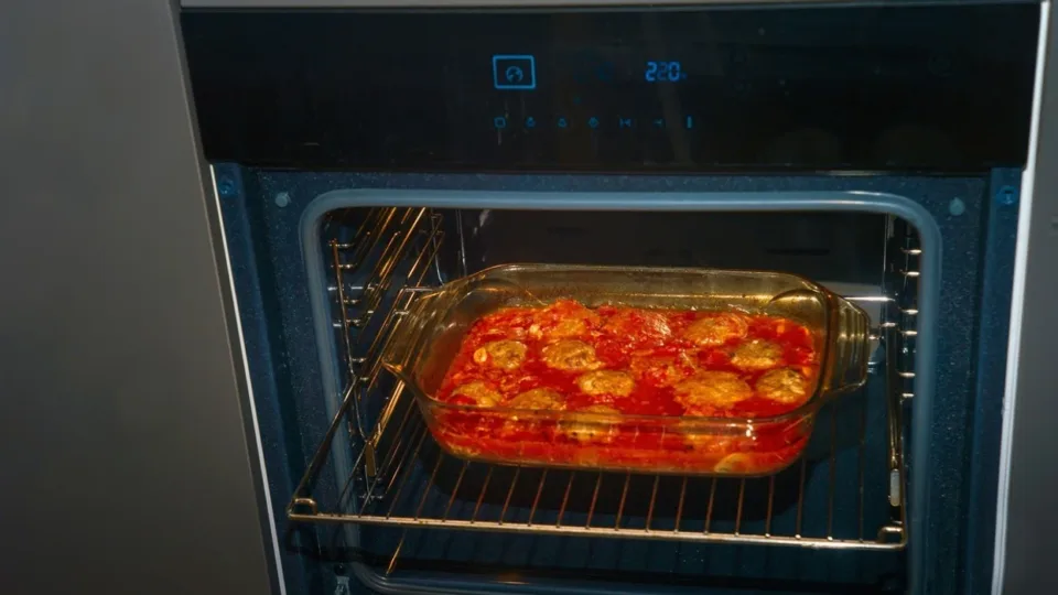 kete-gabim-e-bejne-pothuajse-te-gjithe-ne-kuzhine-–-sirtari-poshte-furres-ka-tjeter-funksion