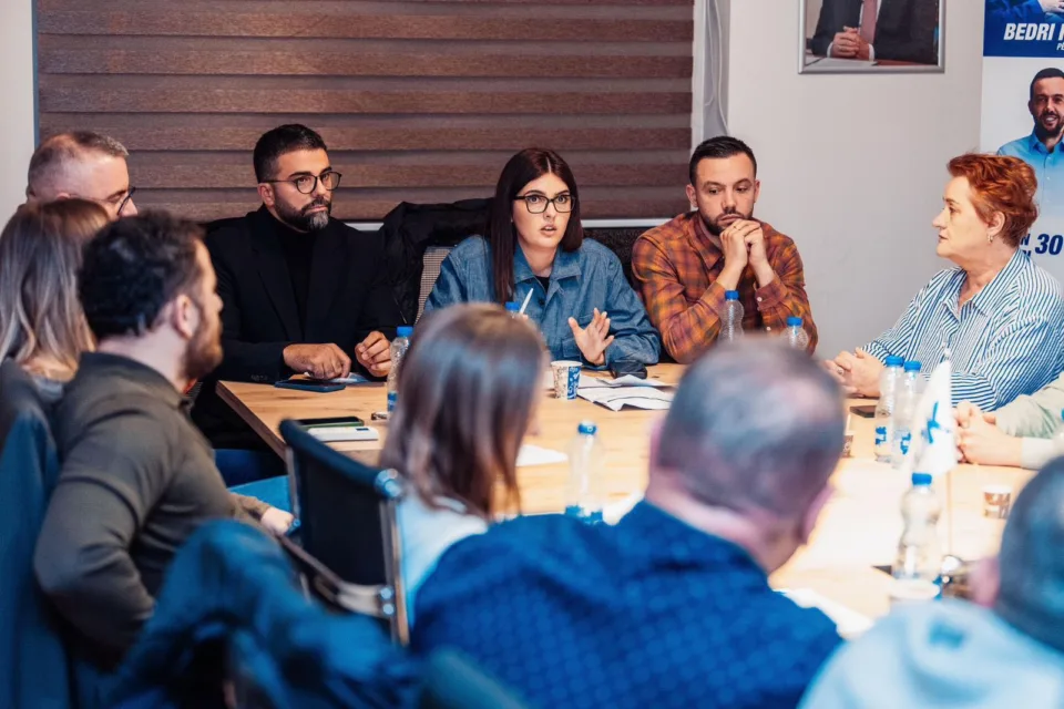 artan-behrami-dhe-arian-tahiri-nisin-rrugetimin-per-deputete-nga-mitrovica