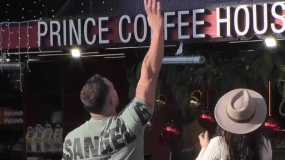 parashute-mbi-shtepine-e-big-brother-–-edi-surprizohet-nga-nena-dhe-babai