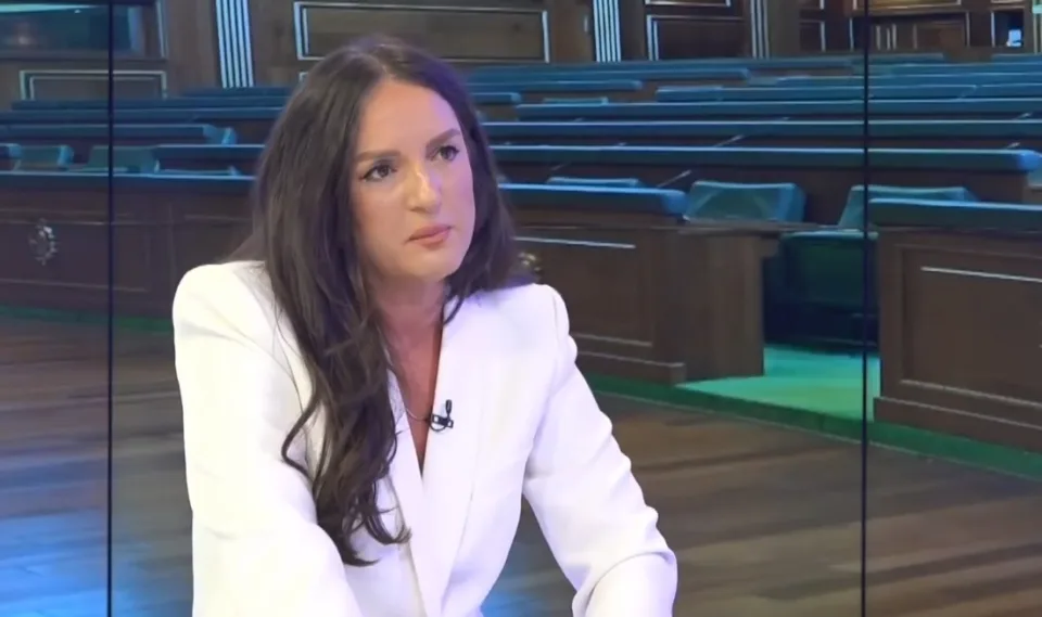 agk-ja-mirepret-fitoren-e-gazetares-blerta-foniqi-pas-degradimit-nga-menaxhmenti-i-rtk-se