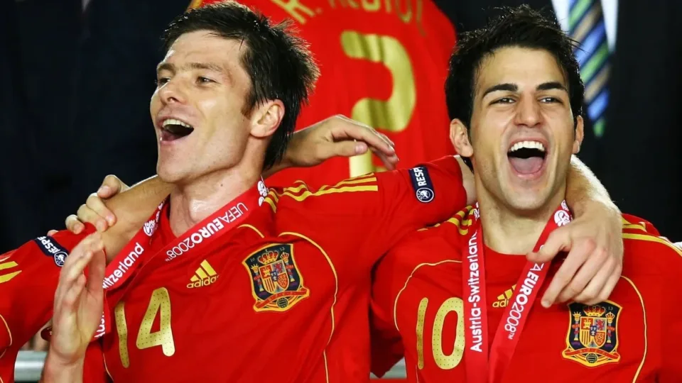 fabregas-zbulon-arsyen-e-vertete-pse-xabi-alonso-po-has-ne-veshtiresi-te-real-madridi