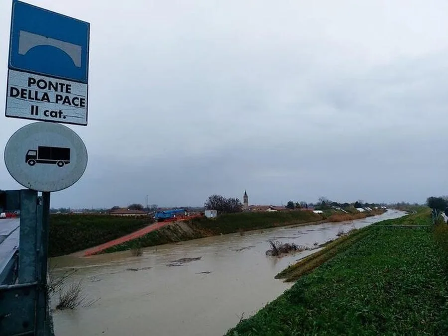 mot-i-keq-perfshin-italine,-alarm-i-kuq-ne-disa-rajone-rreshqitje-dheu-dhe-evakuime