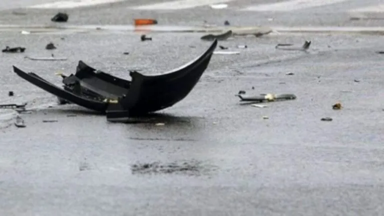 aksident-trafiku-ne-vushtrri,-lendohen-tre-persona