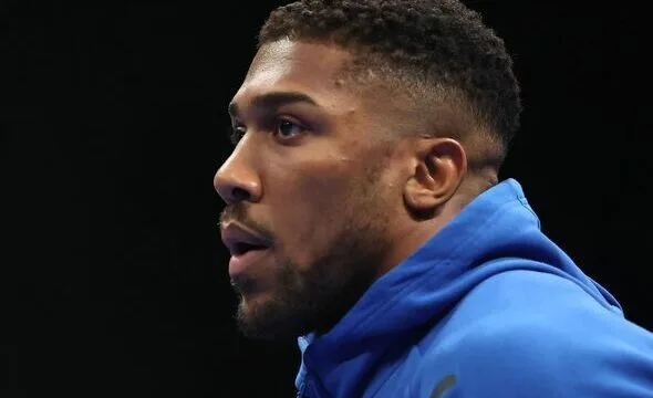 anthony-joshua-le-spitalin-ne-lagos-dhe-nderon-miqte-e-ndjere-pas-aksidentit-tragjik