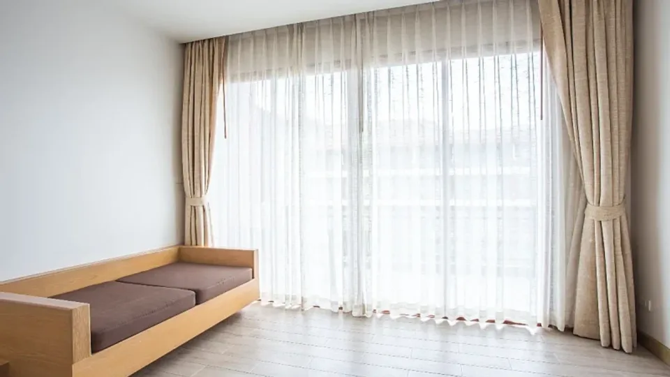 perde-te-gjata-apo-te-shkurtra,-keshilla-per-zgjedhjen-e-perkryer-per-shtepine-tuaj