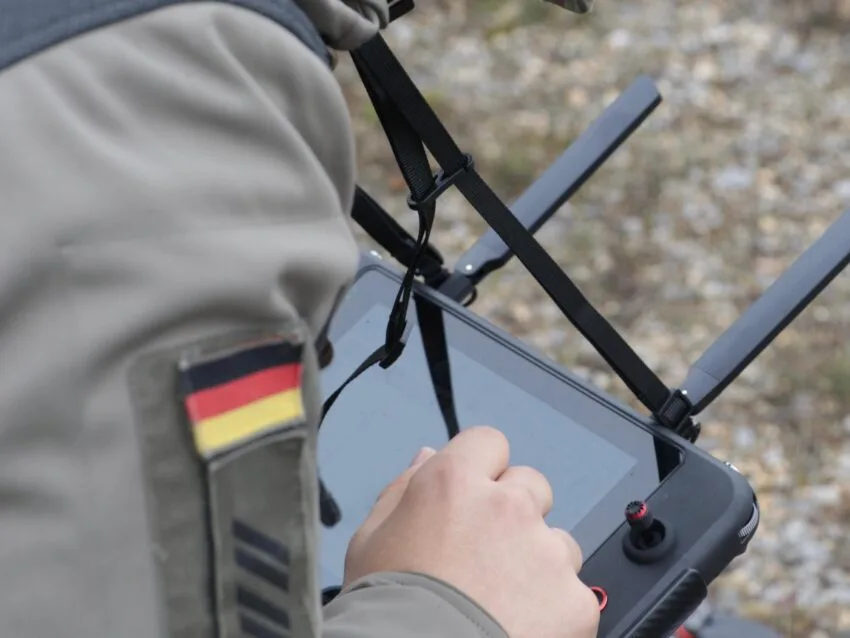 ushtaret-gjermane-te-kfor-it-bejne-trajnime-te-specializuara-per-zbulimin-dhe-ndjekjen-e-droneve