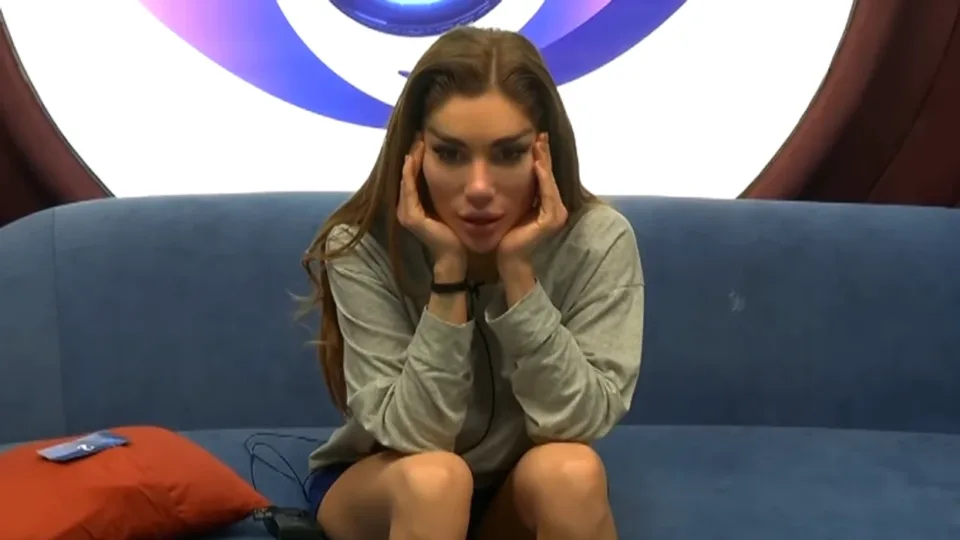 dushi-pa-rroba-siper,-vella-i-madh-i-paralajmeron-bia-khalifa-n