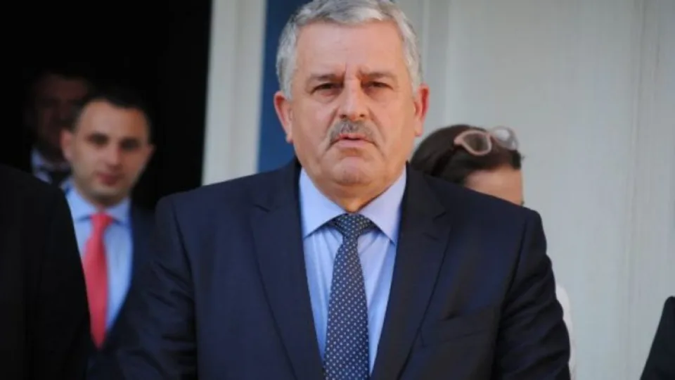 agim-veliu-kerkon-doreheqje-dhe-zgjedhje-ne-parti:-humbjet-e-renda-s’mund-te-kalohen-me-heshtje,-ldk-se-i-duhen-fitues