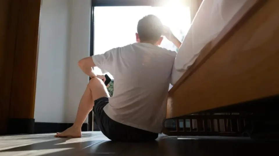 “a-je-i-vdekur?”:-aplikacioni-viral-kinez-per-njerezit-qe-jetojne-vetem