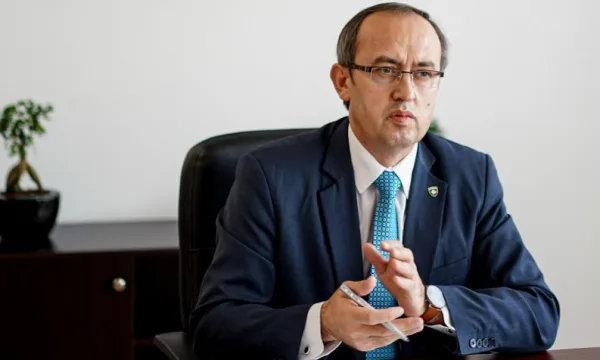 avdullah-hoti-kerkon-pergjegjesi-dhe-lidership-te-ri-ne-ldk,-perfshire-doreheqjen-e-lumir-abdixhikut