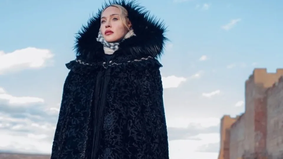 madonna-mbeshtet-protestuesit-ne-iran:-ne-e-marrim-lirine-si-te-mireqene