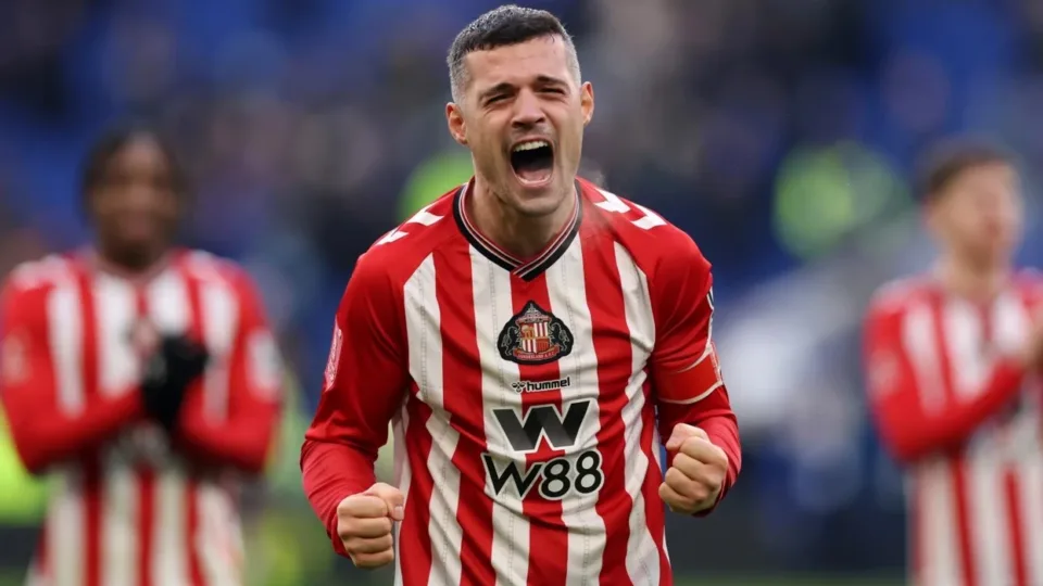 “ai-eshte-nje-lider-dhe-lojtar-shume-i-vecante”,-ylli-i-sunderlandit-e-ngrit-ne-qiell-granit-xhaken